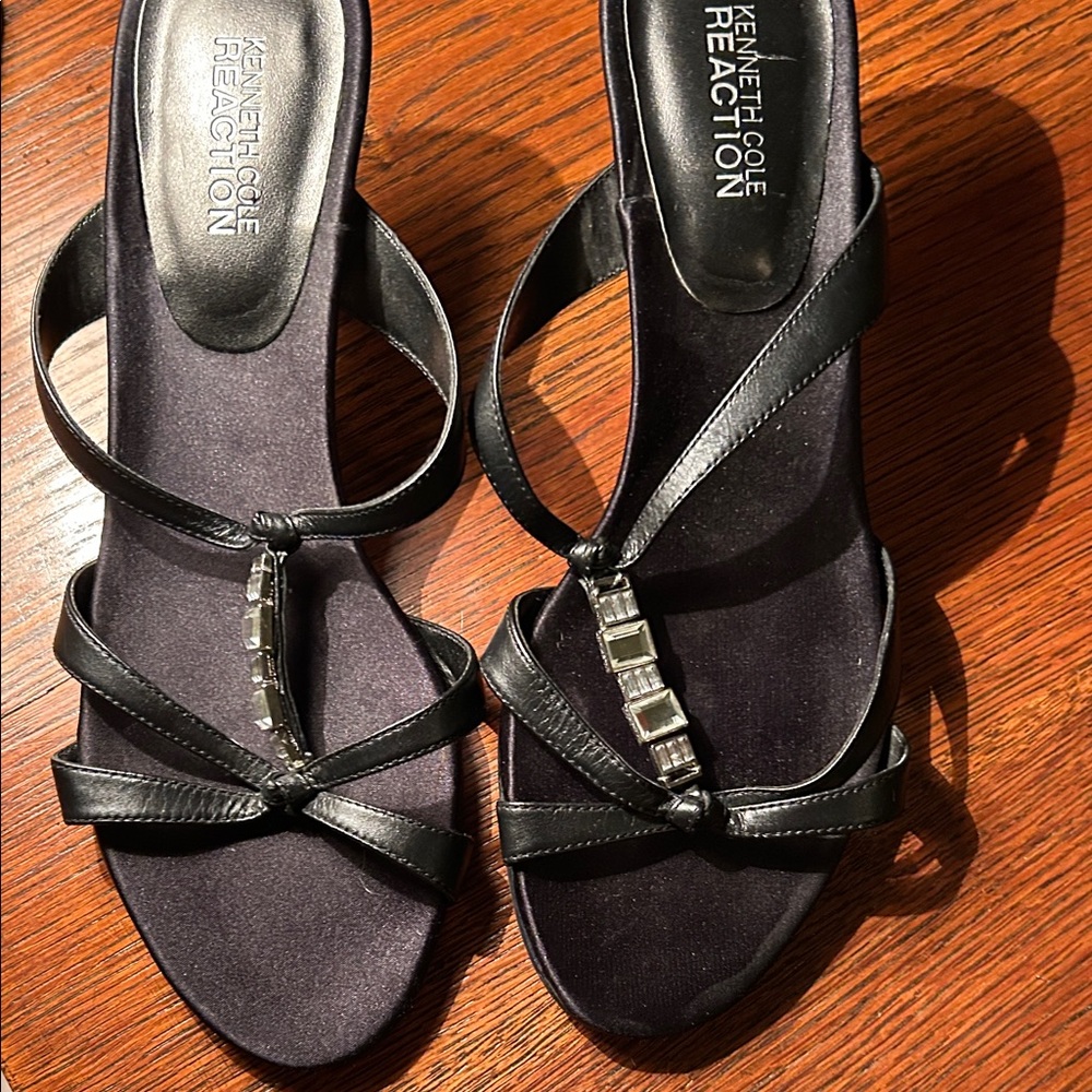Kenneth Cole Reaction black low heels with sparkly heel & jeweled tops.Size 6.5